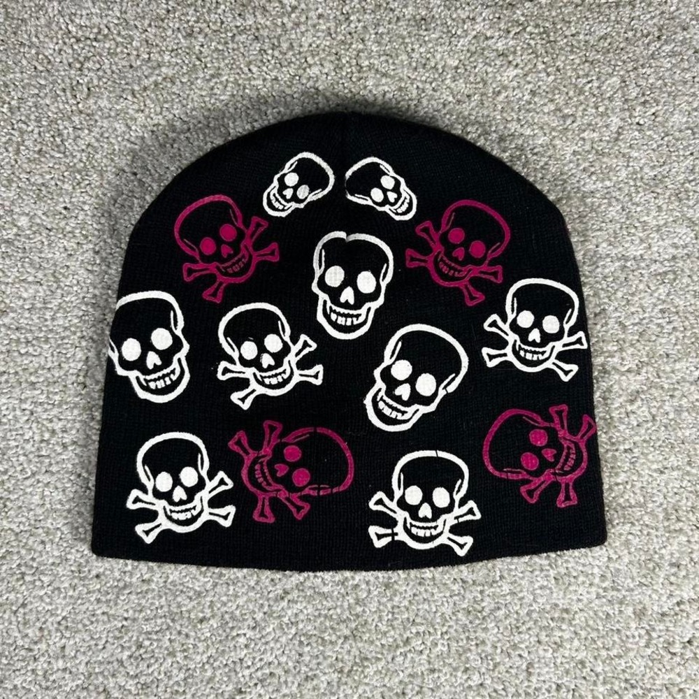 Y2K black all over print skull beanie